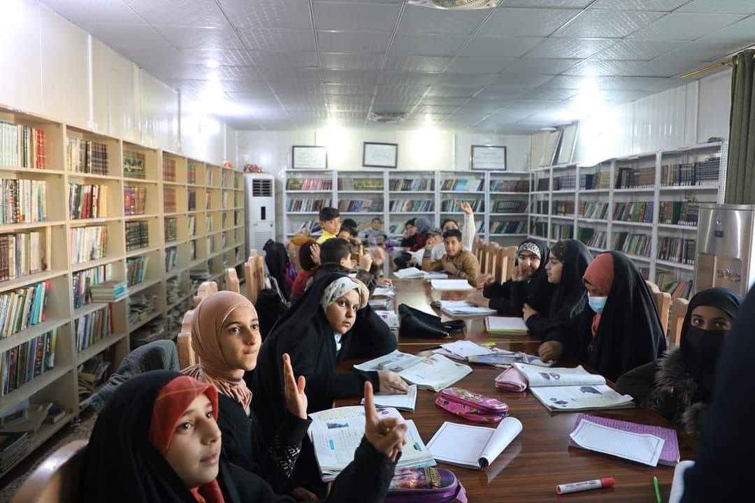 الأمانةُ الخاصّة لمزارِ الصحابي ميثم التمار (رضوان الله تعالى عليه) تُواصل دوراتها المجّانية لتقويةِ تلاميذ المدارس