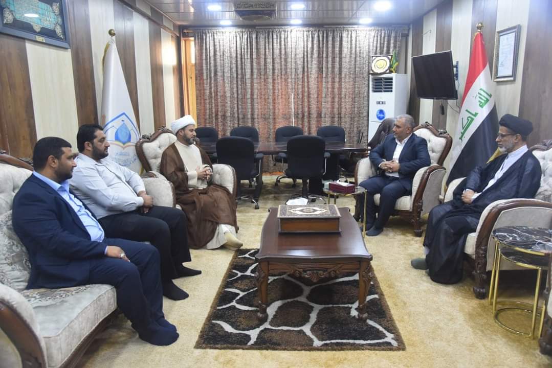 الأمين العام للمزاراتِ الأستاذ فارس الرماحي يلتقي وفداً من أمانةِ مسجد الكوفة المُعظم والمزارات الملحقة به