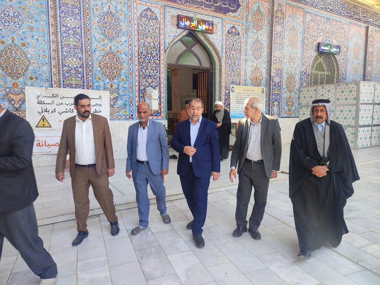 نائب الأمين العام للمزاراتِ الشيعيةِ يرافقه مدير عام الدائرة الهندسية في ديوان الوقف الشيعي يتفقدُ مزار العُلماء الأربعة (رضوان الله تعالى عليهم)