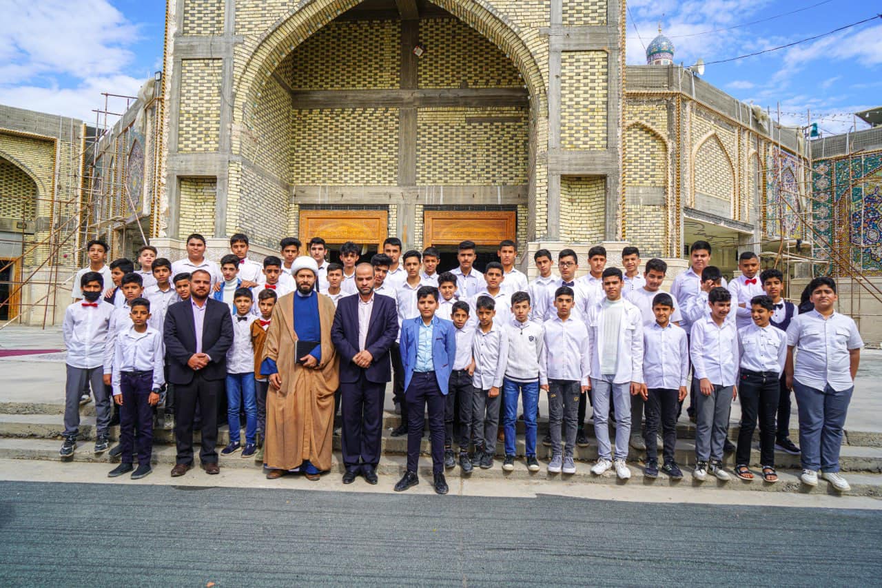كوكبة من طلبة المدارس الأعدادية والمتوسطة في ضيافةِ مزارِ العلوية شريفة بنت الإمام الحَسن (عليه السَّلام)