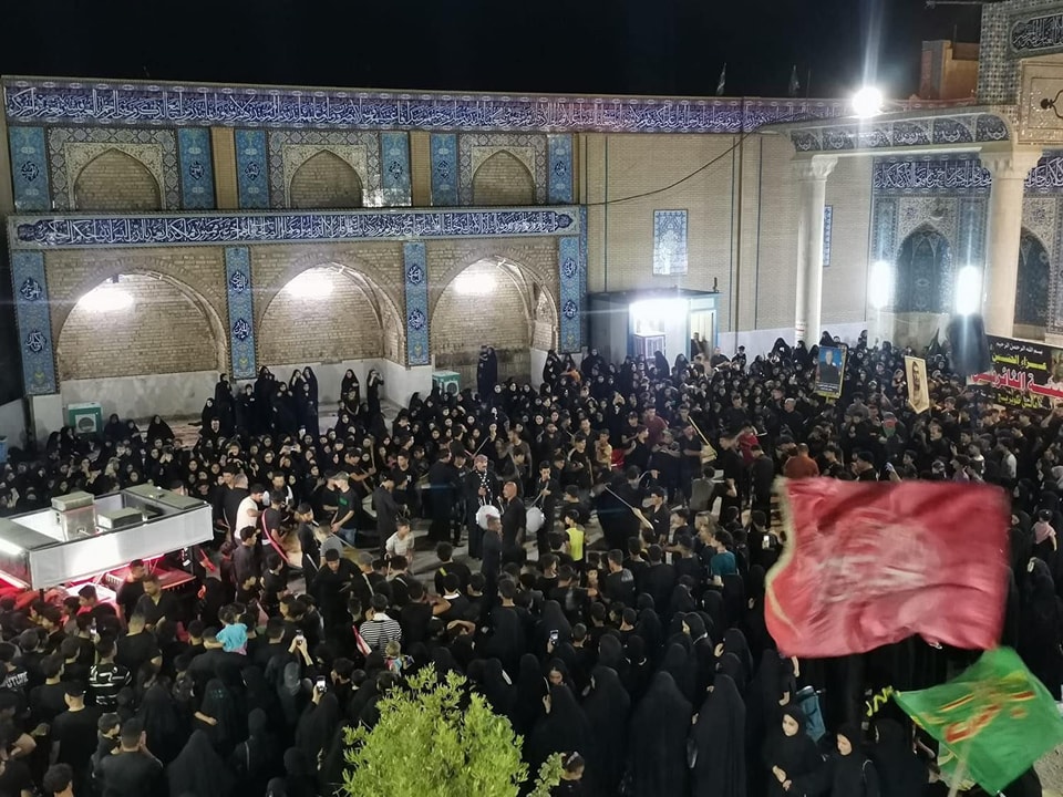 برعايةِ الأمانةِ العامةِ للمزاراتِ الشيعيةِ الشريفةِ …وبتوجيهٍ من نائب الأمين العام رئيس مهندسين أقدم السيد محمد عباس شنون المُحترم … جموع الزائرين تواصل توافدها صوب المزارات الشريفة في كربلاء المُقدّسة لتقديم أحر التعازي بذكرىٰ استشهاد الإمام ابي عبد الله الحُسين (عليه السَّلام)