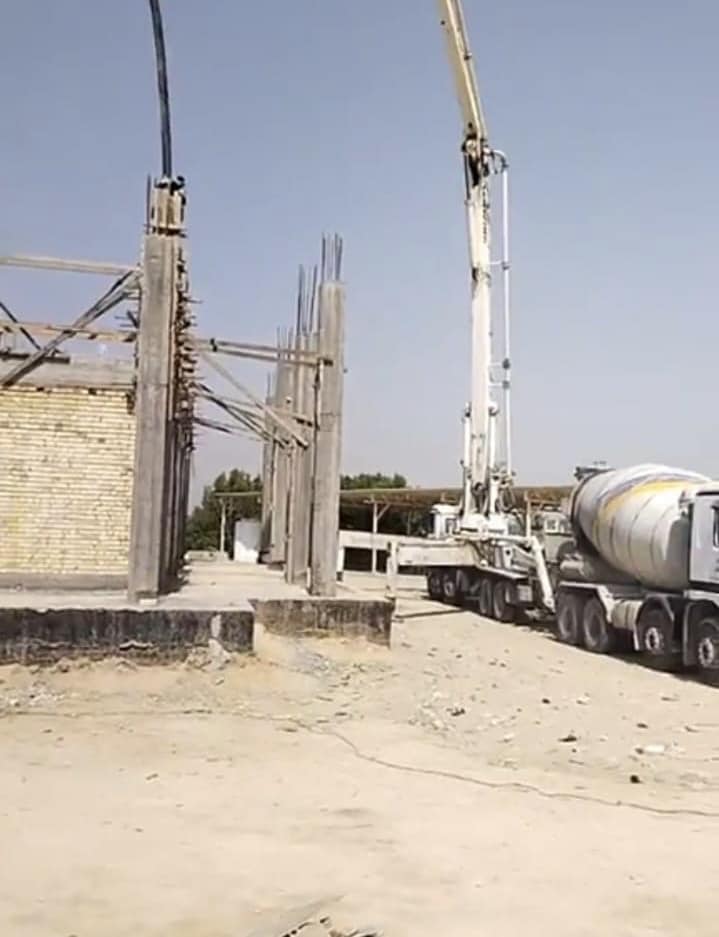 صب المرحلة الثانية من أعمدة مزار عمران بن الإمام علي الهاديّ (عليه السَّلام)