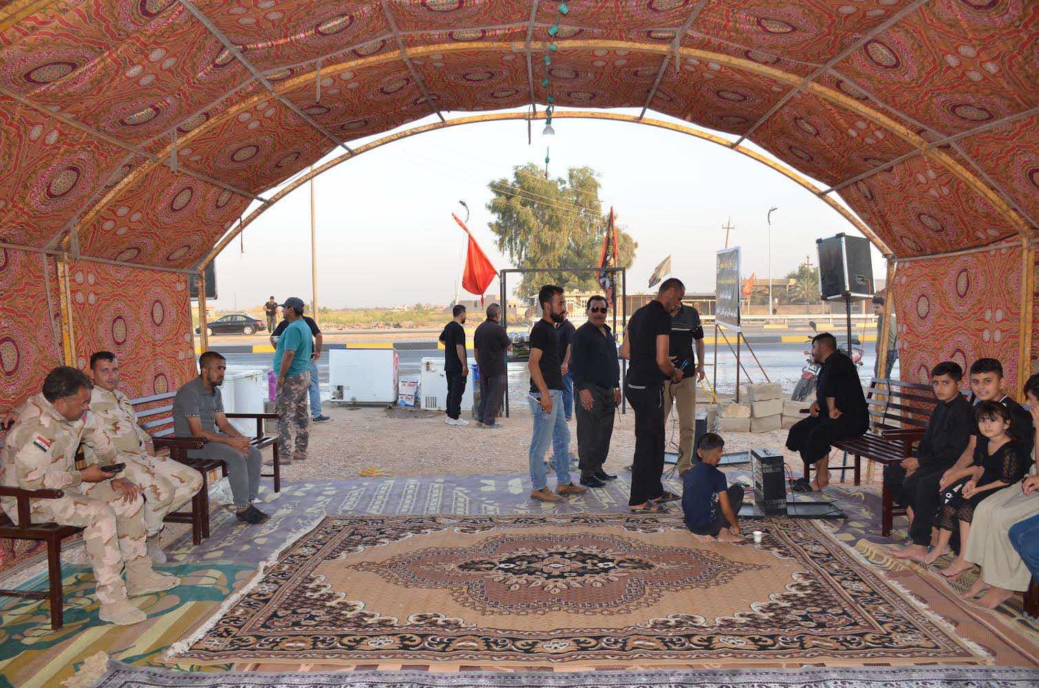 أمانة مزار عبد الله بن الإمام علي الهاديّ (عليه السَّلام) تُقدم سرادق الخدمة للقوافل المُتجهة صوب كربلاء المُقدّسة