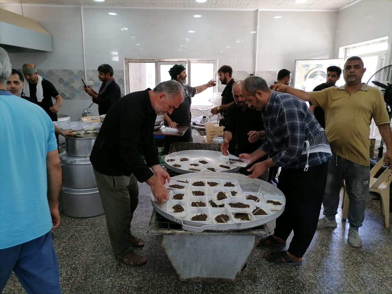 جهود كبيرة وحثيثة في حب الحُسين (عليه السَّلام) يُقدمها موظفو مزار كُميل بن زياد (رضوان الله تعالى عليه)