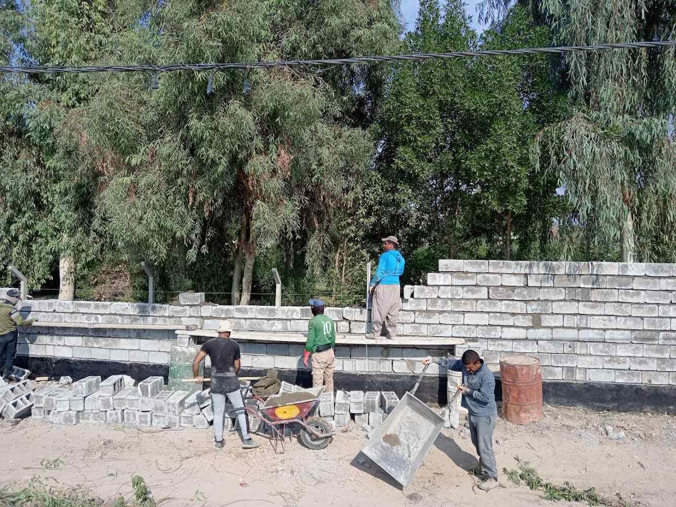 أمانة مزار السيد المقداد بن عبد الله السيوريّ (رضوان الله تعالى عليه) تشرعُ ببناءِ الجدار الجانبي للمزارِ الشريف