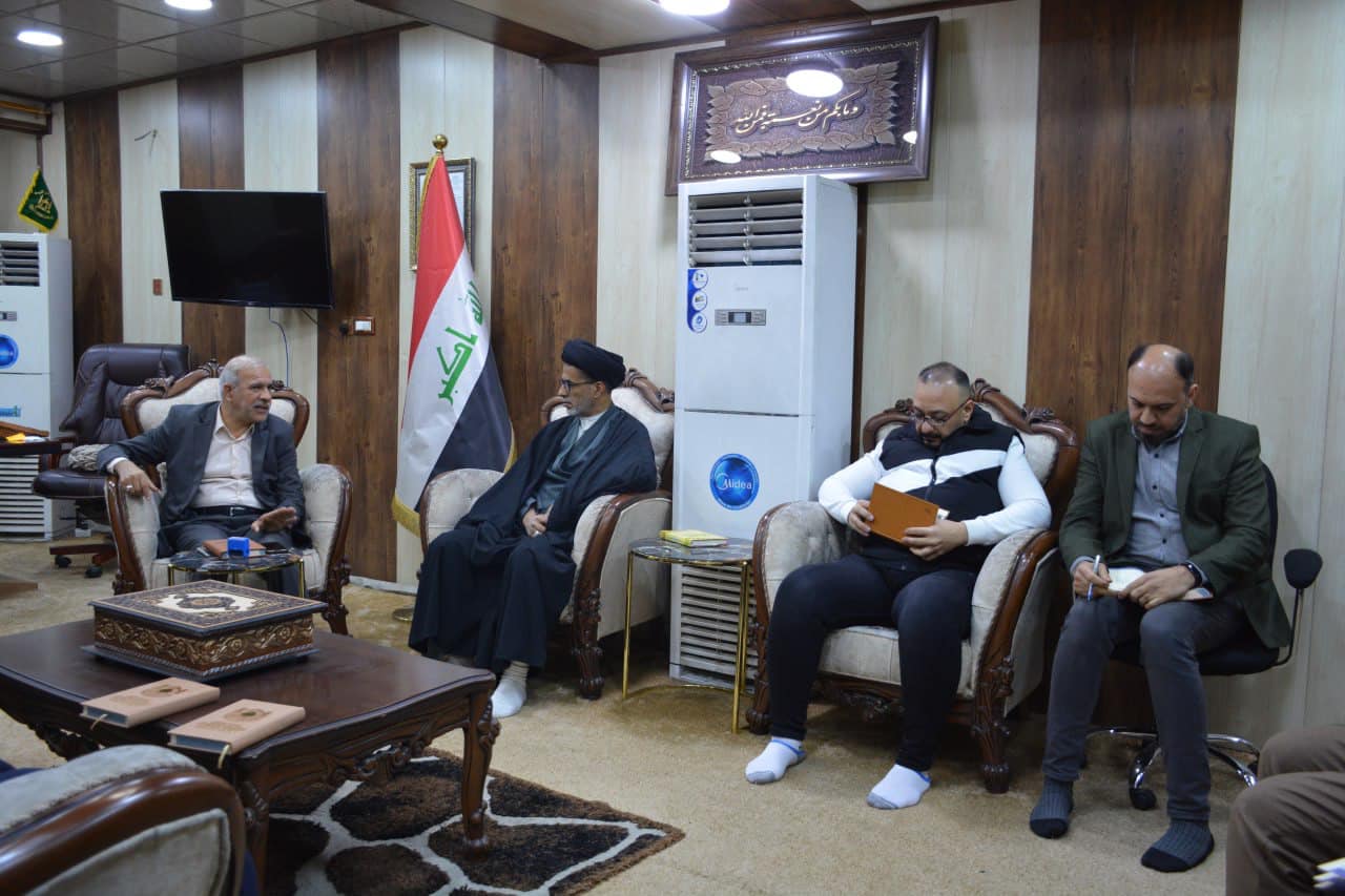 نائب الأمين العام للمزاراتِ الشيعيةِ يعقدُ اجتماعاً مع السادة مدراء أقسام الأمانة العامّة