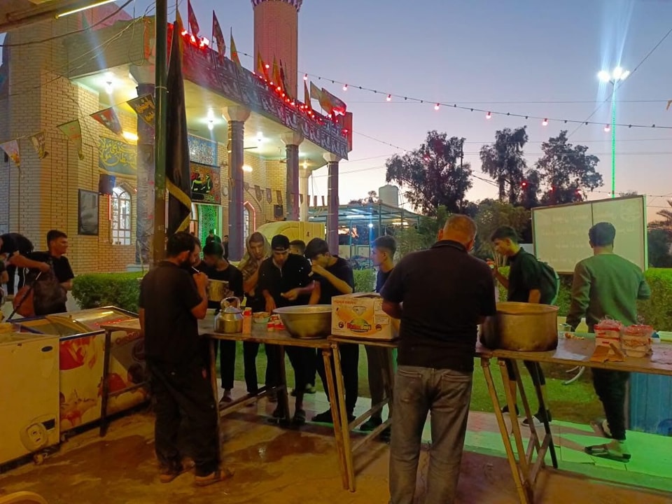 نحرُ الذبائحِ وثلاثَ وجباتٍ من الطعام ..