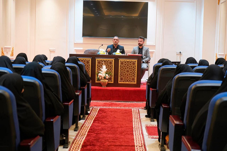 الأمانةُ الخاصّةُ لمزارِ العلويةِ شريفة بنت الإمام الحَسن المُجتبىّ (عليه السَّلام) تعقد اجتماعاً مع كَوكبةً من مَسؤولاتِ الهَيئاتِ التَطوعيّةِ في عُمومِ العراق .