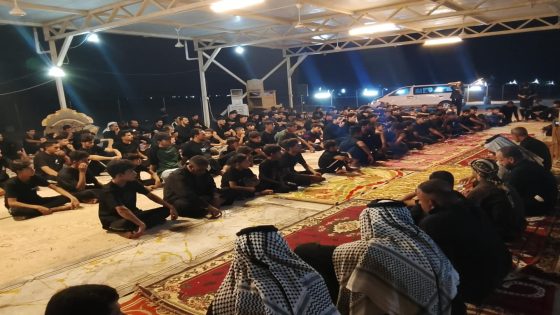 لافتات الحزن والأسى والعزاء تكسو حرم مزار عمران بن الإمام علي الهادي (عليه السلام) تزامناً مع حلول ذكرى استشهاد سيد الساجدين الإمام علي بن الحسين السجاد (عليه السلام)