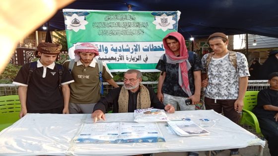 المرشدون الدينيون وقرّاء القرآن في مزار العلماء الأربعة (رضوان الله تعالى عليهم) ينيرون درب الزائرين نحو كربلاء المقدسة