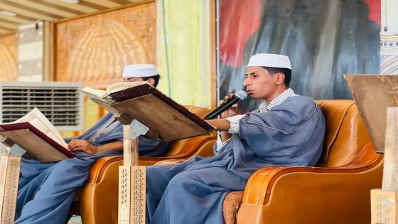 المؤمنون ينهلون من فيوضات كتاب الله في الصحن الشريف لمزار الحمزة الشرقي (رضوان الله تعالى عليه)