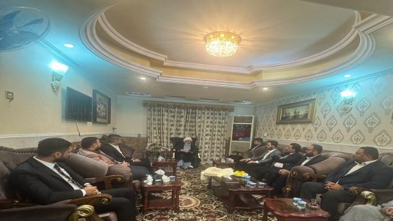 وفد الأمانة العامة للمزارات يزور سماحة الشيخ طارق البغدادي للاطمئنان على صحته
