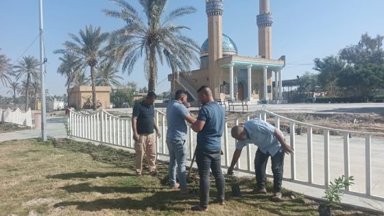 في بادرةٍ خضراءَ مُباركة.. غرسُ (250) شتلةً في حدائقِ مزارِ السيّد عبد الله بن الإمام عليّ الهاديّ ( عليه السّلام)