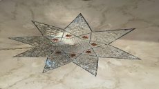 بترانيمِ الضياء.. المباشرة بمرحلة التزجيج لقبة مزار السّيد عبد الله بن الإمام الهادي (عليه السّلام)