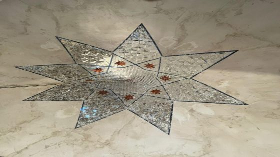 بترانيمِ الضياء.. المباشرة بمرحلة التزجيج لقبة مزار السّيد عبد الله بن الإمام الهادي (عليه السّلام)