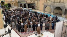 شهدت المزارات الشيعية الشريفة في كافة المحافظات إقامة صلاة عيد الفطر المبارك بحضور حشود غفيرة وتغطية إيمانية شاملة عكست التزام الأمانة العامة للمزارات بتوفير كافة السبل التنظيمية والخدمية لضمان أداء هذه الشعيرة المباركة بأجواء من السكينة والوقار.