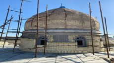 استمرار أعمال التغليف الخارجي لقبة مزار علي بن يقطين (رضوان الله تعالى عليه)