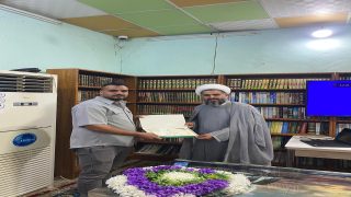 اختتمت الأمانة العامّة للمزارات الشيعيّة الشريفةِ / قسم التخطيط والمُتابعة/ شُعبة التدريب و التطوير الدورة التدريبية (الضوابط الشرعية للعمل الاداري ) لموظفي مزار السّيد مُحمد بن الإمام علي الهاديّ (عليه السّلام) والتي حاضر فيها مدير قسم الشؤون الدينيّة و عُلوم القرآن الشيخ الدكتور احمد الجابري .